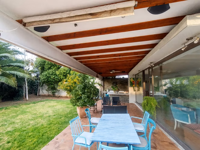 Casa 5D/4B en condominio con piscina y quincho - Chicureo