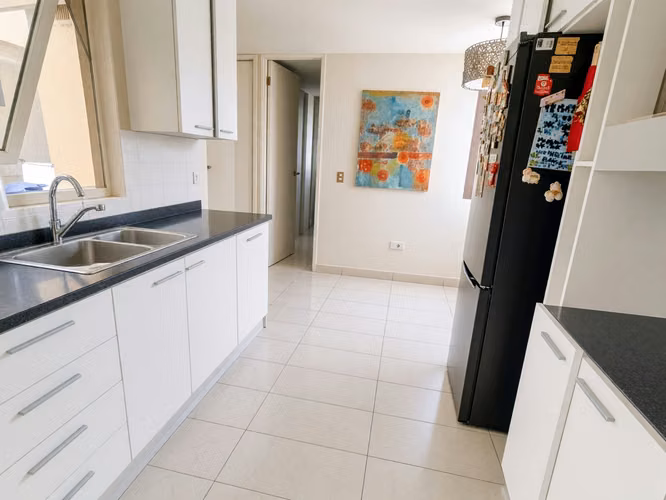 Casa 5D/4B en condominio con piscina y quincho - Chicureo
