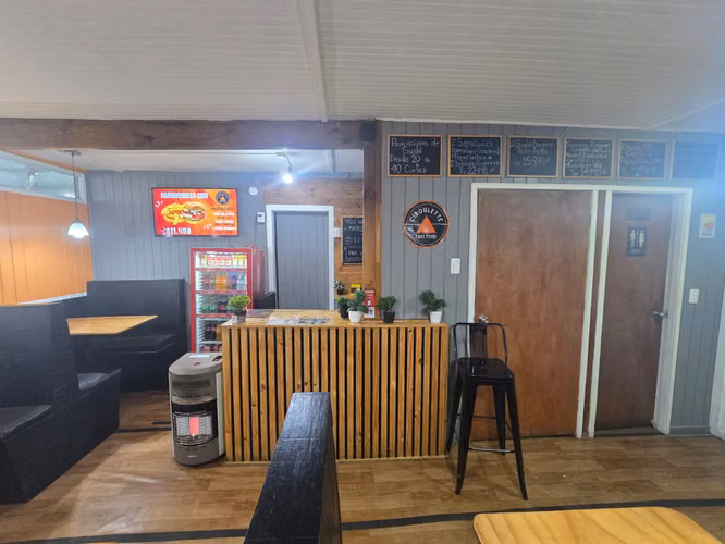 SE VENDE DERECHO A LLAVE – LOCAL GASTRONÓMICO EN PUERTO VARAS - SIN MARCA