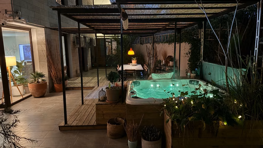 Departamento 2D/2B con jardín, quincho y jacuzzi
