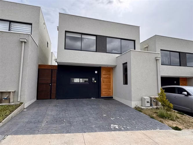 Preciosa casa en venta, condominio Raices, Quilpue