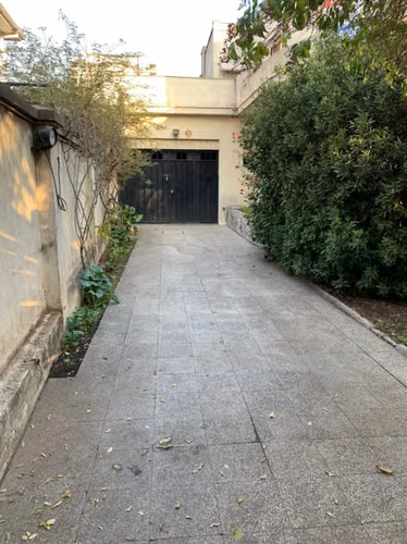 Propiedad 336 m2 útiles, 506 m2 terreno, sector comercial, Ñuñoa