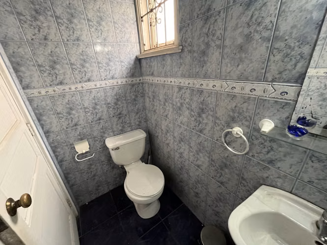 Casa 371 m2 útiles, 5 dormitorios, Agua Santa