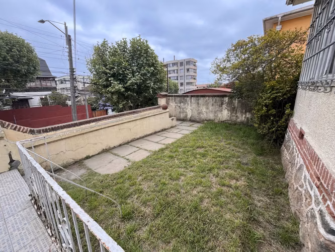 Casa 371 m2 útiles, 5 dormitorios, Agua Santa