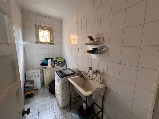 Casa 371 m2 útiles, 5 dormitorios, Agua Santa