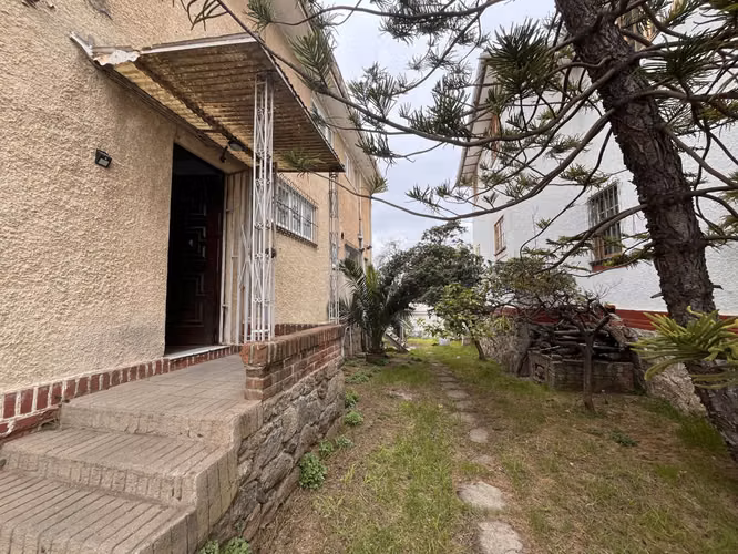 Casa 371 m2 útiles, 5 dormitorios, Agua Santa