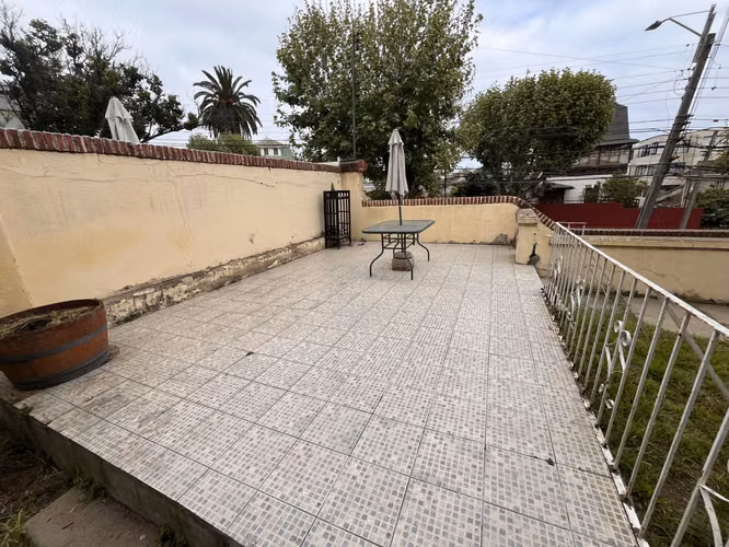 Casa 371 m2 útiles, 5 dormitorios, Agua Santa