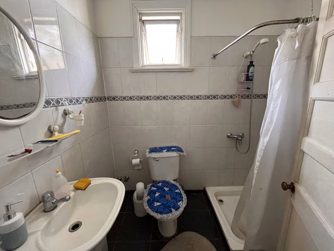 Casa 371 m2 útiles, 5 dormitorios, Agua Santa