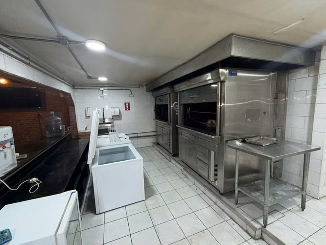 Local de comida equipado 230 m2 últiles