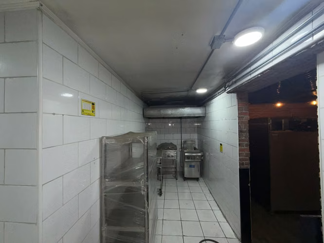 Local de comida equipado 230 m2 últiles