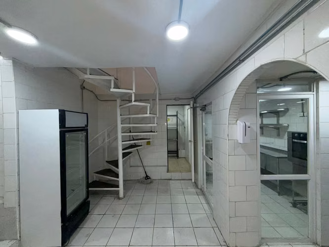 Local de comida equipado 230 m2 últiles