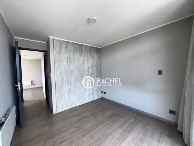 ARRIENDO DEPARTAMENTO SEMINUEVO 2 DORMITORIOS CON ESTACIONAMIENTO