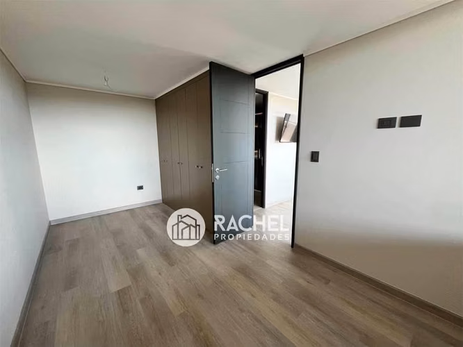 SE ARRIENDA INCREIBLE PENTHOUSE EN EXCLUSIVO EDIFICIO PONTEVEDRA-Sector Portal de la Frontera