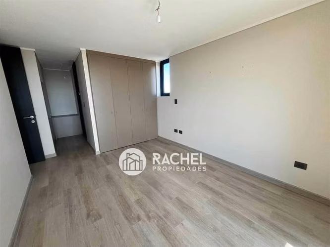 SE ARRIENDA INCREIBLE PENTHOUSE EN EXCLUSIVO EDIFICIO PONTEVEDRA-Sector Portal de la Frontera