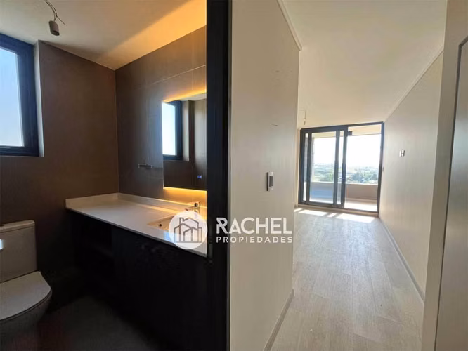 SE ARRIENDA INCREIBLE PENTHOUSE EN EXCLUSIVO EDIFICIO PONTEVEDRA-Sector Portal de la Frontera