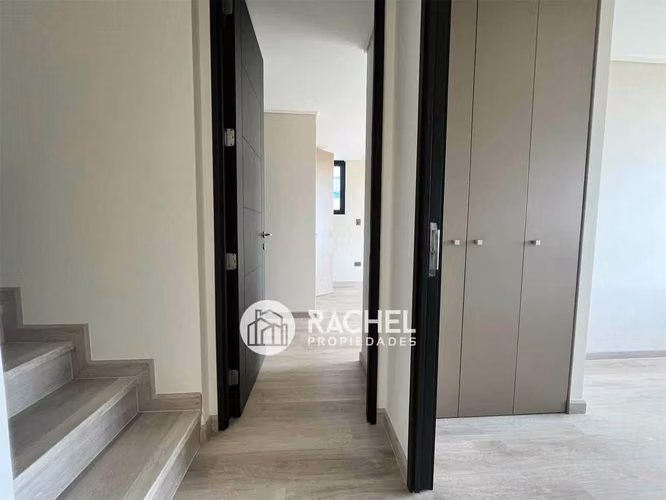 SE ARRIENDA INCREIBLE PENTHOUSE EN EXCLUSIVO EDIFICIO PONTEVEDRA-Sector Portal de la Frontera