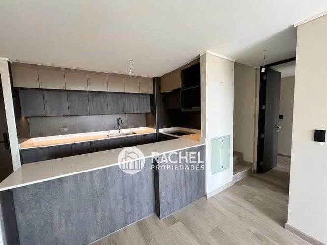 SE ARRIENDA INCREIBLE PENTHOUSE EN EXCLUSIVO EDIFICIO PONTEVEDRA-Sector Portal de la Frontera