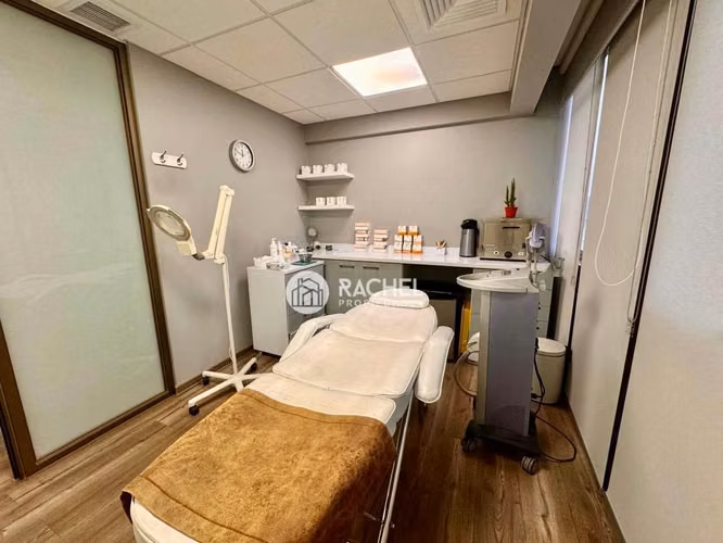 EN ARRIENDO BOX DE ATENCIÓN MÉDICA, ESTÉTICA O PROFESIONAL EDIFICIO UNO K - TEMUCO