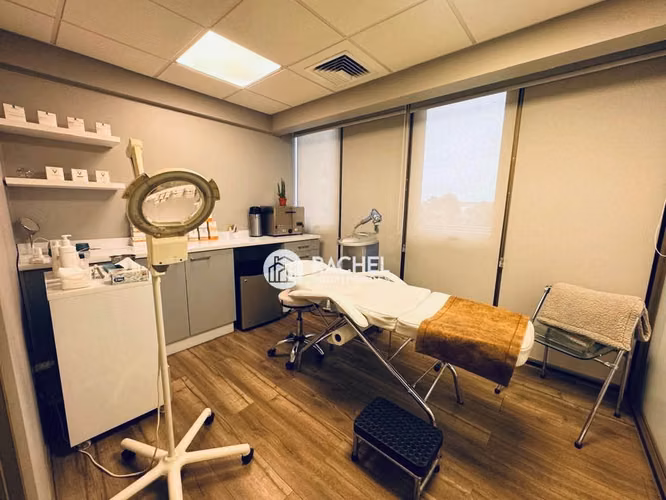 EN ARRIENDO BOX DE ATENCIÓN MÉDICA, ESTÉTICA O PROFESIONAL EDIFICIO UNO K - TEMUCO