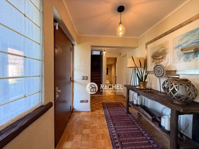 SE VENDE CASA CON GRAN TERRENO PASAJE CERRADO- Sector Barrio Inglés