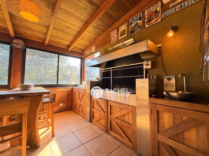SE VENDE CASA CON GRAN TERRENO PASAJE CERRADO- Sector Barrio Inglés
