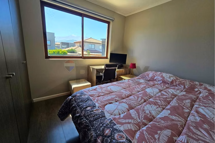 Cerca del highlands casa con piscina y quincho