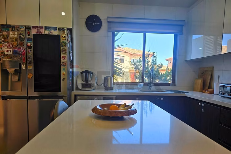 Cerca del highlands casa con piscina y quincho