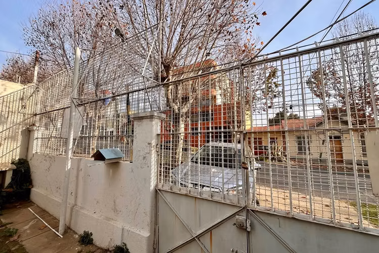 Gran casa a pasos de la universidad santa maría