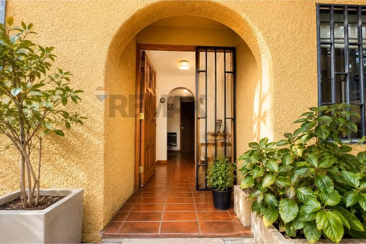 Acogedora casa residencial en barrio tranquilo