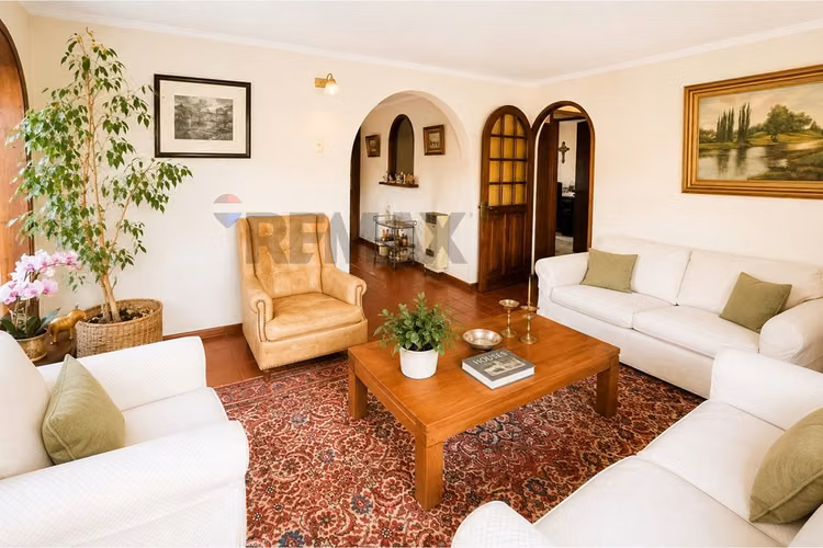 Acogedora casa residencial en barrio tranquilo