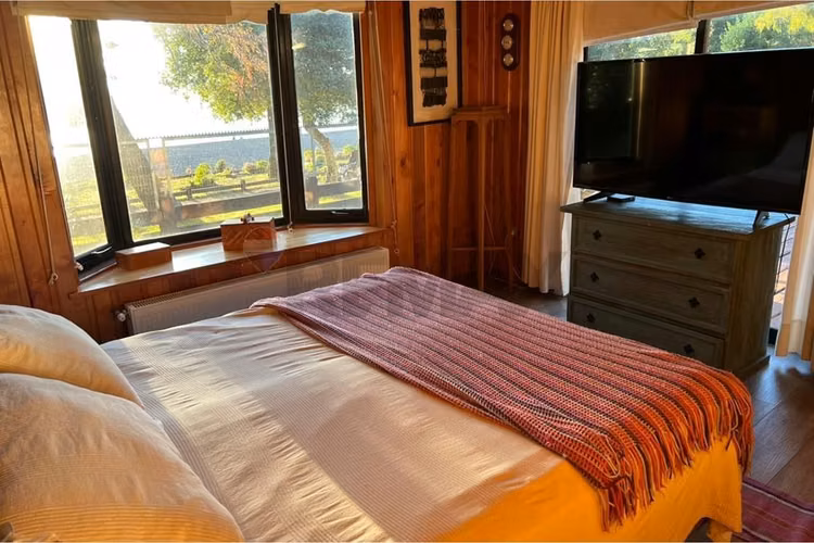 Arriendo diario casa a orillas del lago