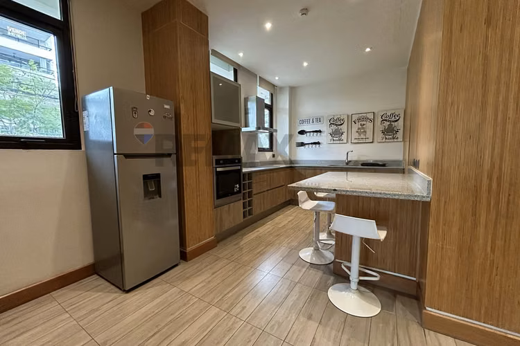 Amplio y moderno departamento en las condes