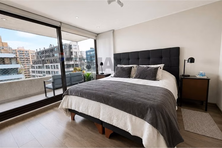 Amplio y moderno departamento en las condes