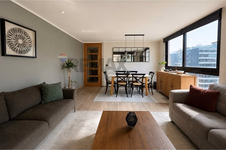 Amplio y moderno departamento en las condes