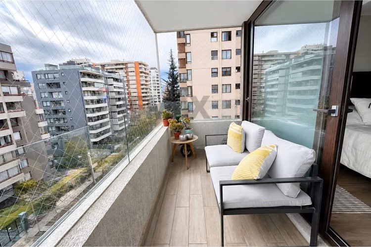 Amplio y moderno departamento en las condes