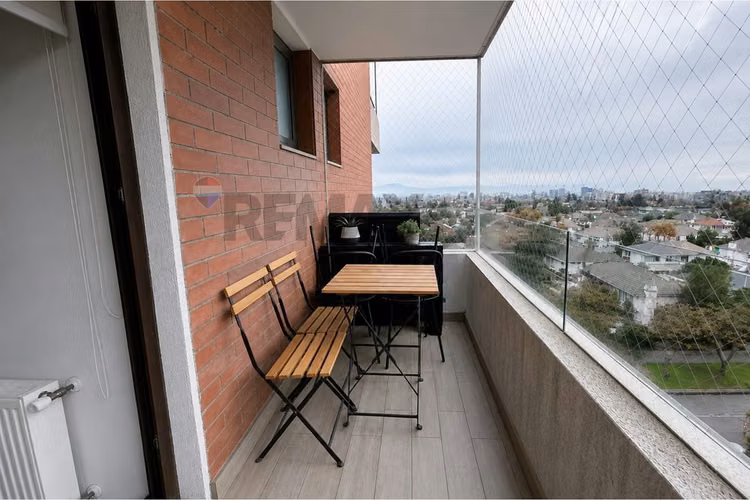 Amplio y moderno departamento en las condes