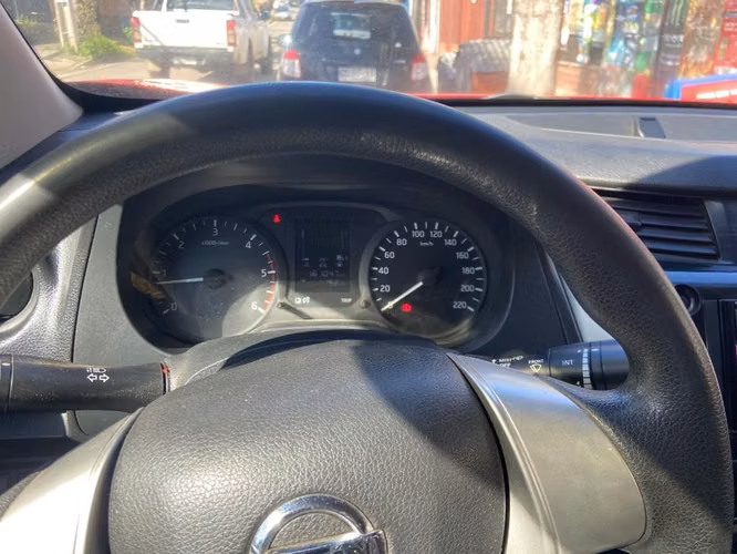 Nissan np 300