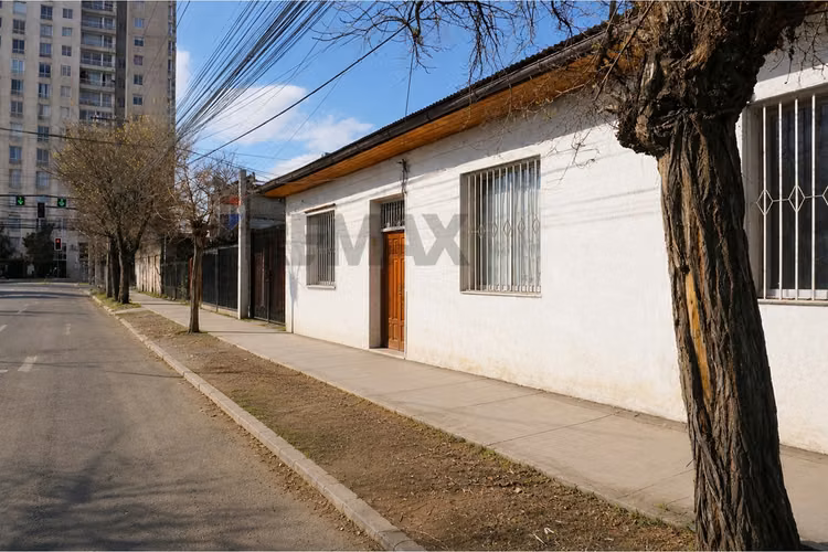 Casa con gran terreno 706 m2 en la cisterna - Imagen 17