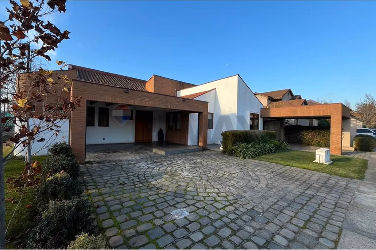 Se vende casa en jardin esmeralda las rastras