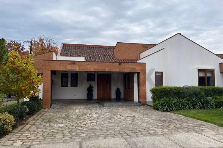Se vende casa en jardin esmeralda las rastras