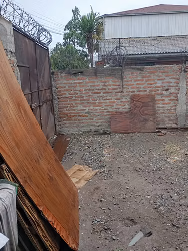 CASA ESQUINA EN PASAJE CERRADO