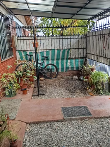 CASA ESQUINA EN PASAJE CERRADO