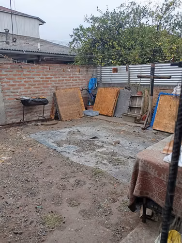 CASA ESQUINA EN PASAJE CERRADO