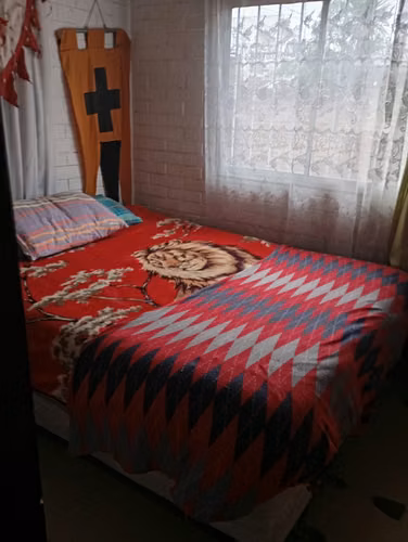 CASA ESQUINA EN PASAJE CERRADO