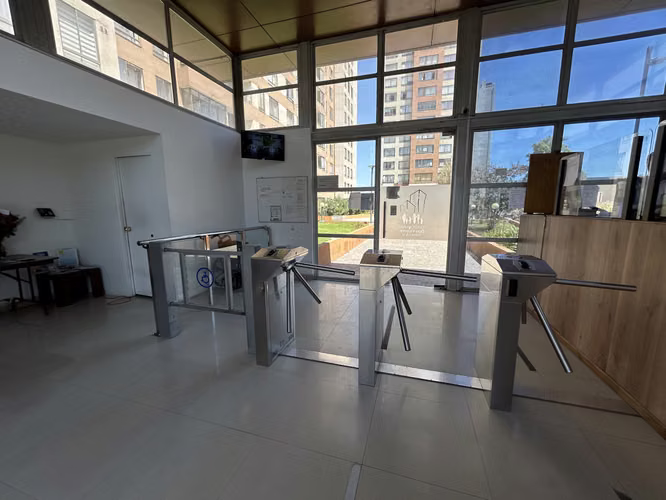 ARRIENDO AMPLIO DPTO 2D 2B METRO VICENTE VALDES