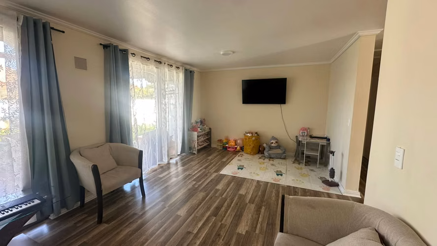 ARRIENDA CASA RECIEN REMODELADA CON PISCINA