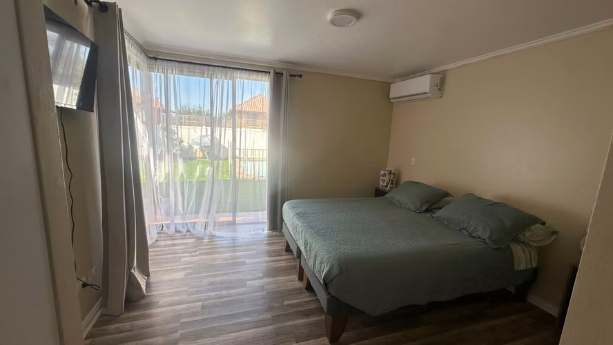 ARRIENDA CASA RECIEN REMODELADA CON PISCINA