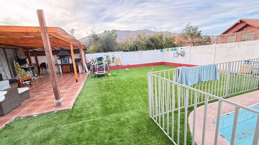 ARRIENDA CASA RECIEN REMODELADA CON PISCINA