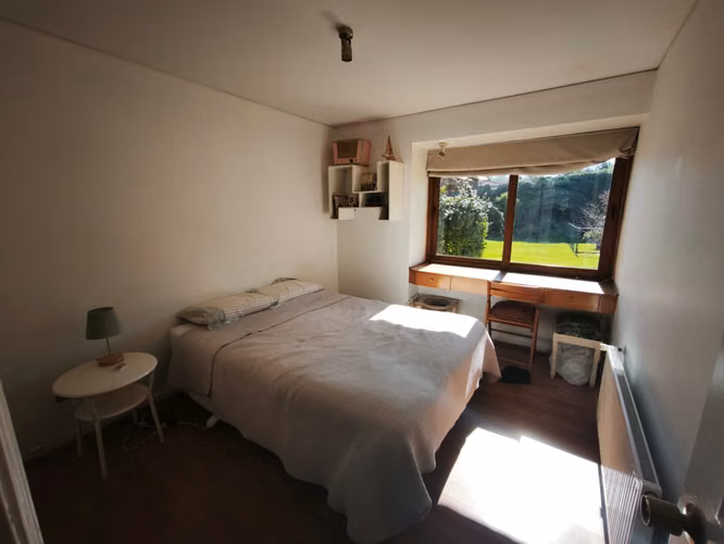 HERMOSA Y AMPLIA CASA EN LA REINA, 5 DORM MAS SERVICIO