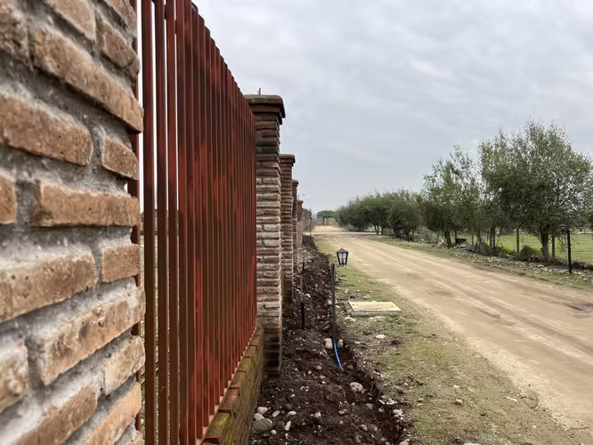 PARCELA  REBAJADA! QUINCHO, PISCINA Y CIERRE DE ALTO NIVEL